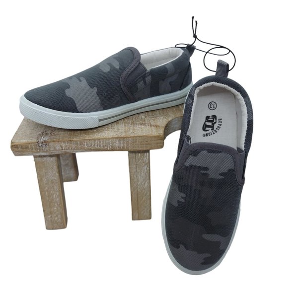 Revolution Camouflage Slip-on Shoes Little Boy Size 13 NWOT - Picture 4 of 6